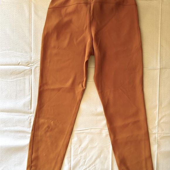 Lululemon On the Fly Woven Pants Mustard Size 4 - Picture 3 of 3